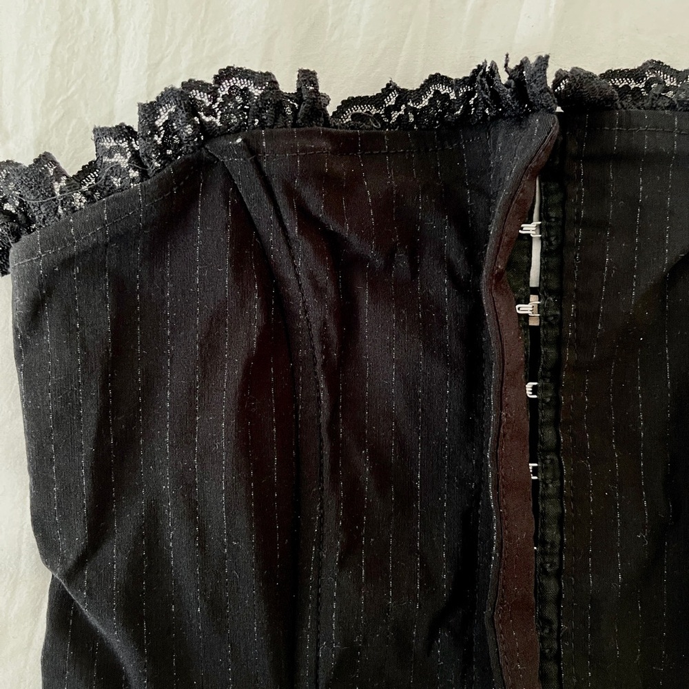 Black Lace-Trimmed Bodysuit - Picture 5 of 6